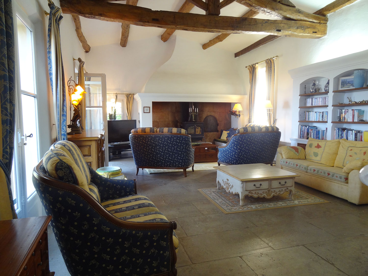 Villa Clara's spacious, Provençal lounge.