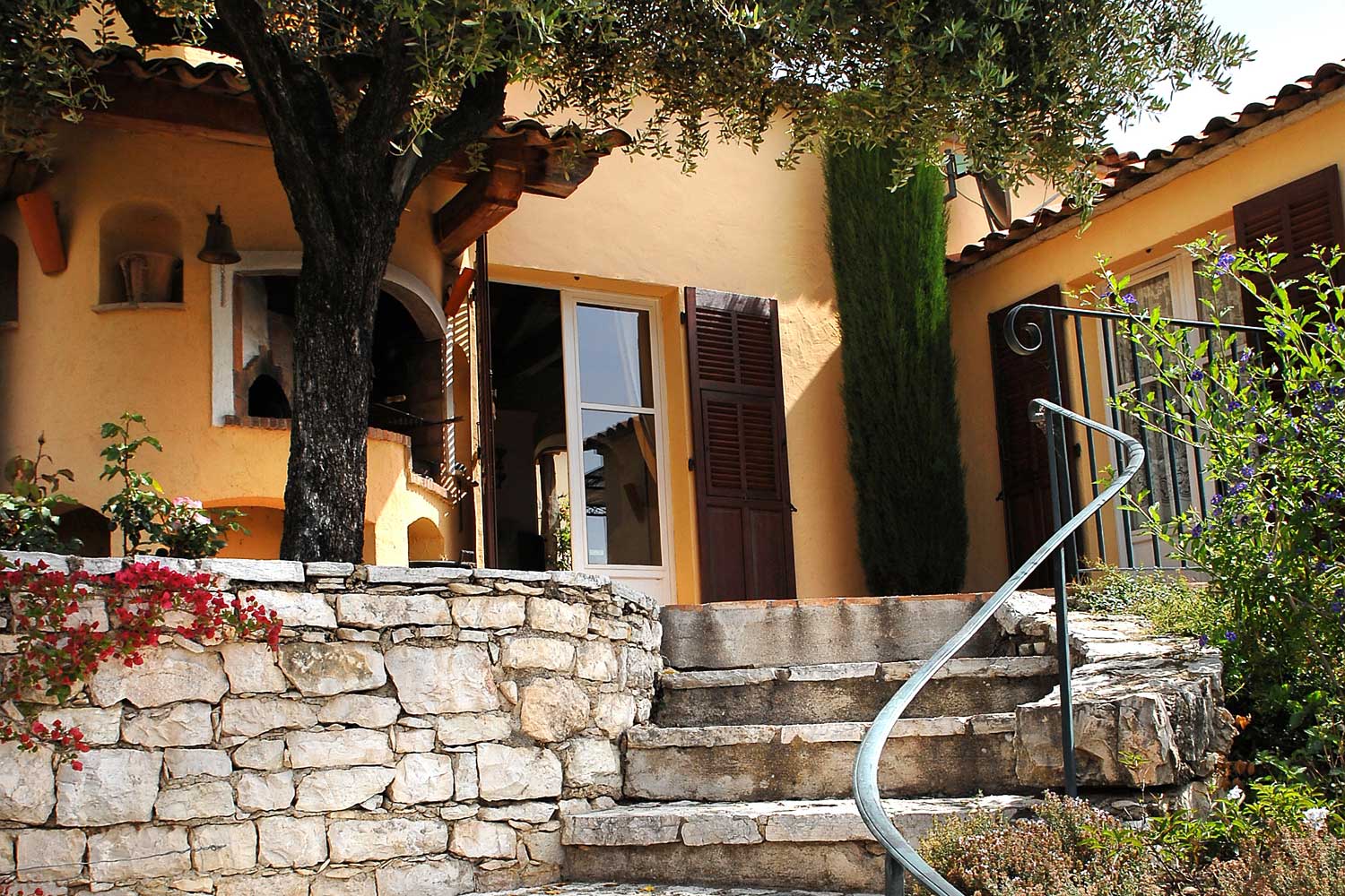 Rustic Provencal stairs lead from the cottage to the villa.